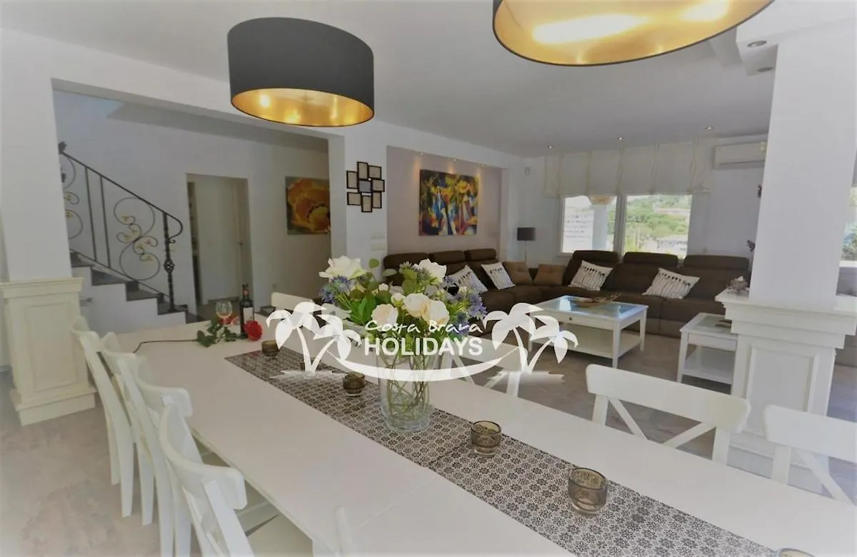 Costa Brava Holidays Villa Yuca, Sea Views, Pool Lloret de Mar 0*,  Spagna