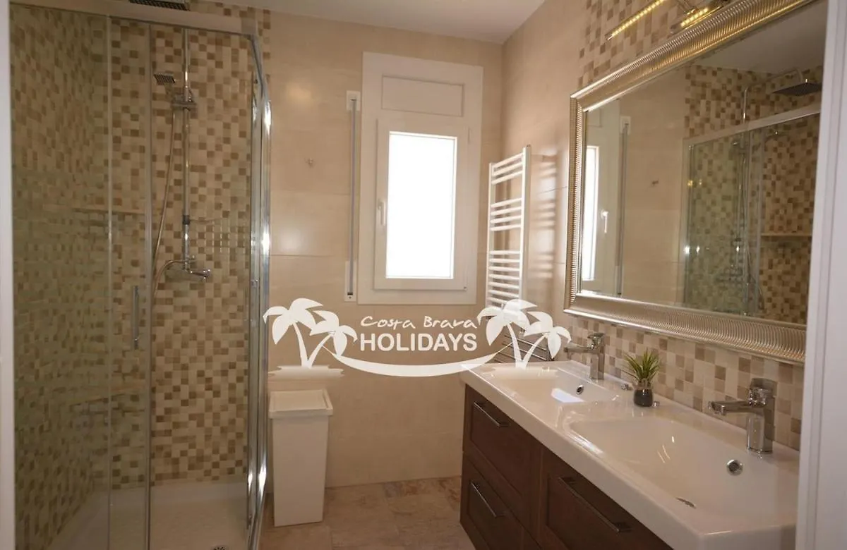 Costa Brava Holidays Villa Yuca, Sea Views, Pool Lloret de Mar 0*,  Spagna